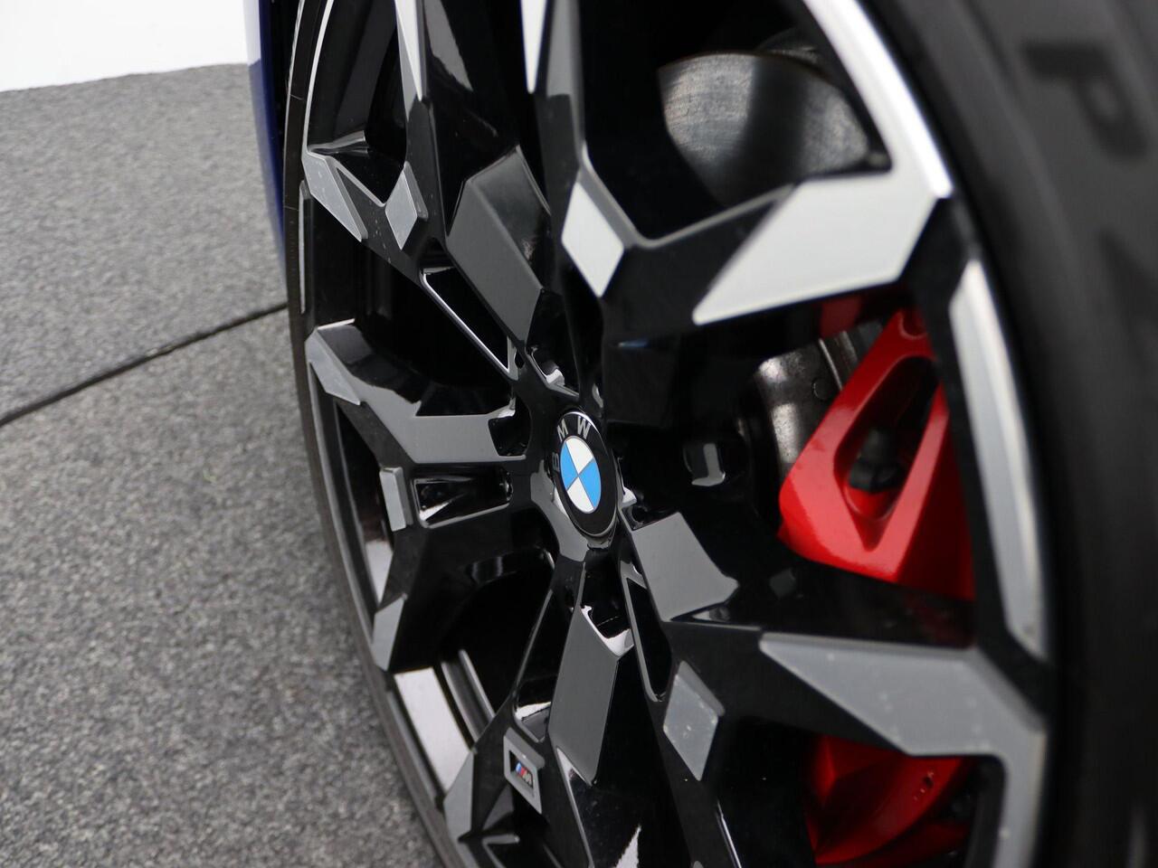 BMW 3-SERIE Sedan 330e M Sportpakket Pro | Comfort Pack | Stuurwielrand Verwarmd | Achteruitrijcamera | Elektrisch Verstelbare Sportstoelen | Harman Kardon | 19''