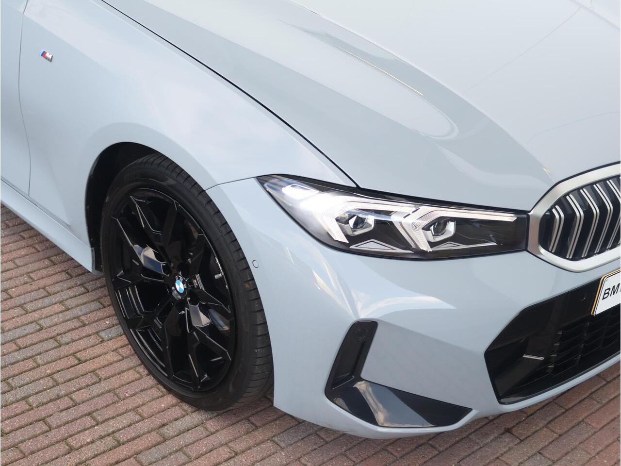 BMW 3-SERIE Touring 320i M Sportpakket/ 19 inch LM/ Trekhaak/ Panoramadak/ Achteruitrijcamera/ Stoelverwarming