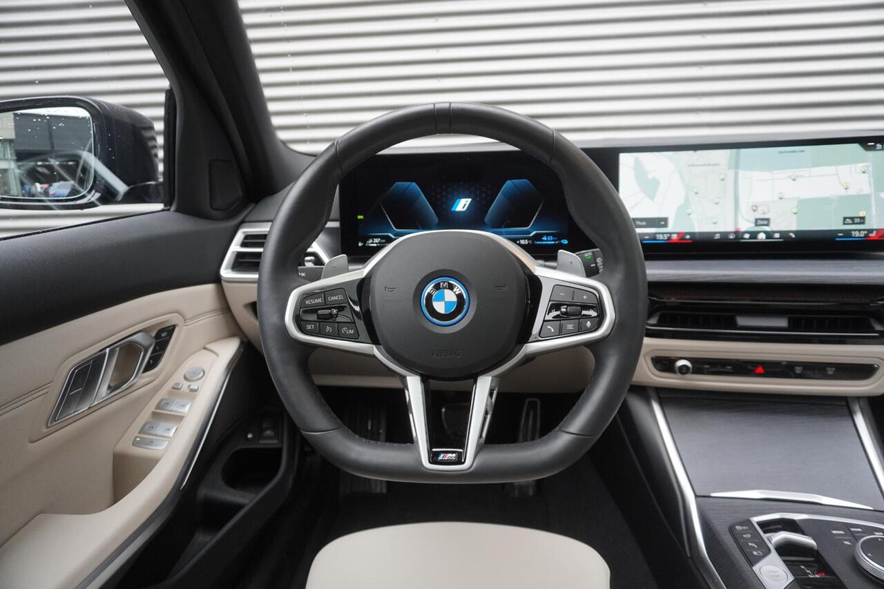 BMW 3-SERIE Touring 330e Electrisch verstelbare Stoelen | M Sportpakket | Head Up Display