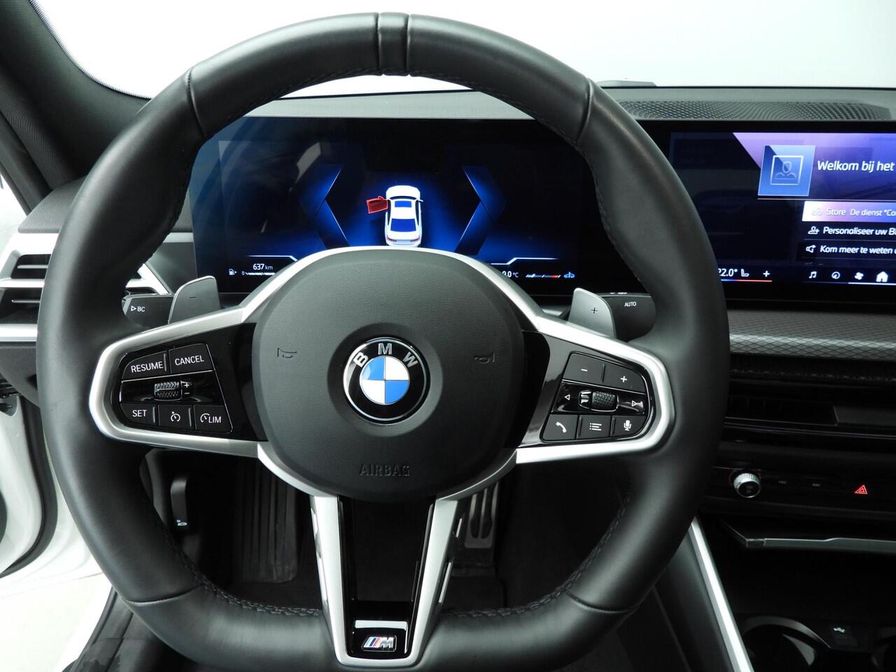 BMW 3-SERIE Sedan 318i | M-Sportpakket | Navigatie | Trekhaak | Schuifdak | Stoelverwarming | Keyles go | DAB | Alu 19 inch