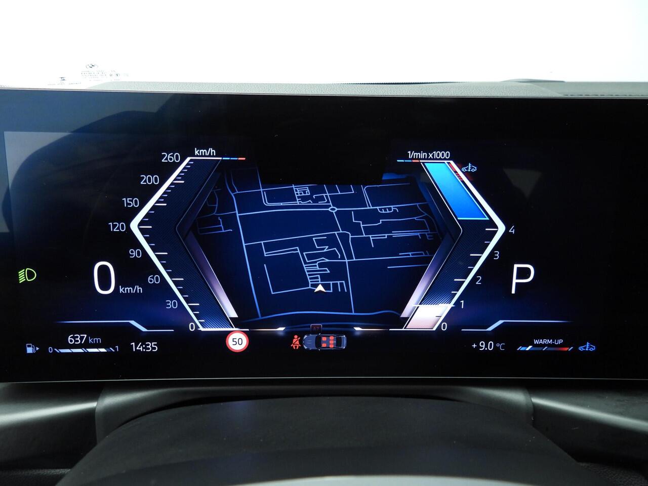 BMW 3-SERIE Sedan 318i | M-Sportpakket | Navigatie | Trekhaak | Schuifdak | Stoelverwarming | Keyles go | DAB | Alu 19 inch