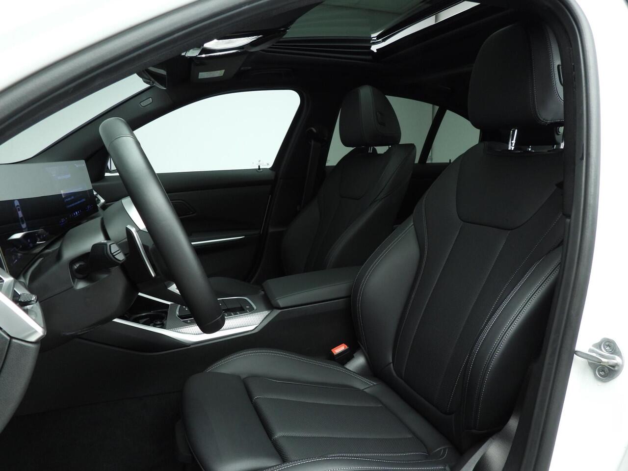 BMW 3-SERIE Sedan 318i | M-Sportpakket | Navigatie | Trekhaak | Schuifdak | Stoelverwarming | Keyles go | DAB | Alu 19 inch