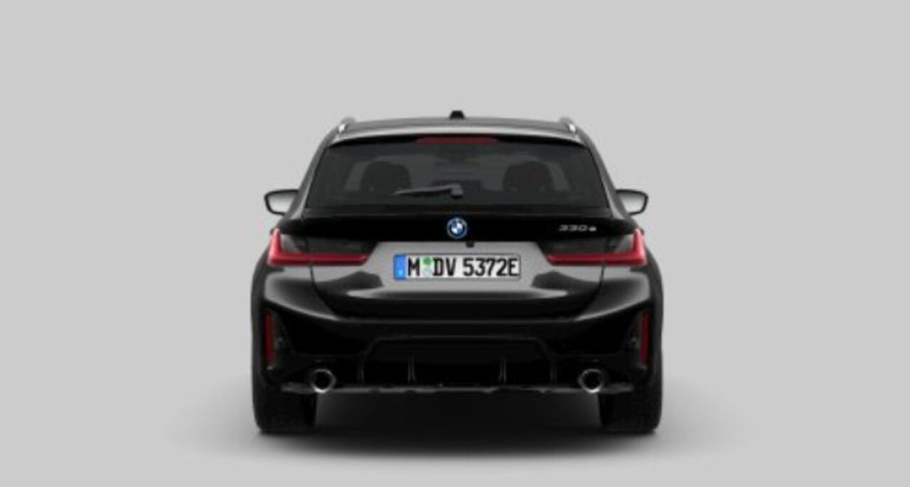 BMW 3-SERIE Touring 330e Long Range - M Sport - Elektrisch verstelbare/verwarmde stoelen - Comfort Access - Parking Assistant Plus - Active Cruise Control - Getinte Ruiten - zonneschermen achterportierramen -