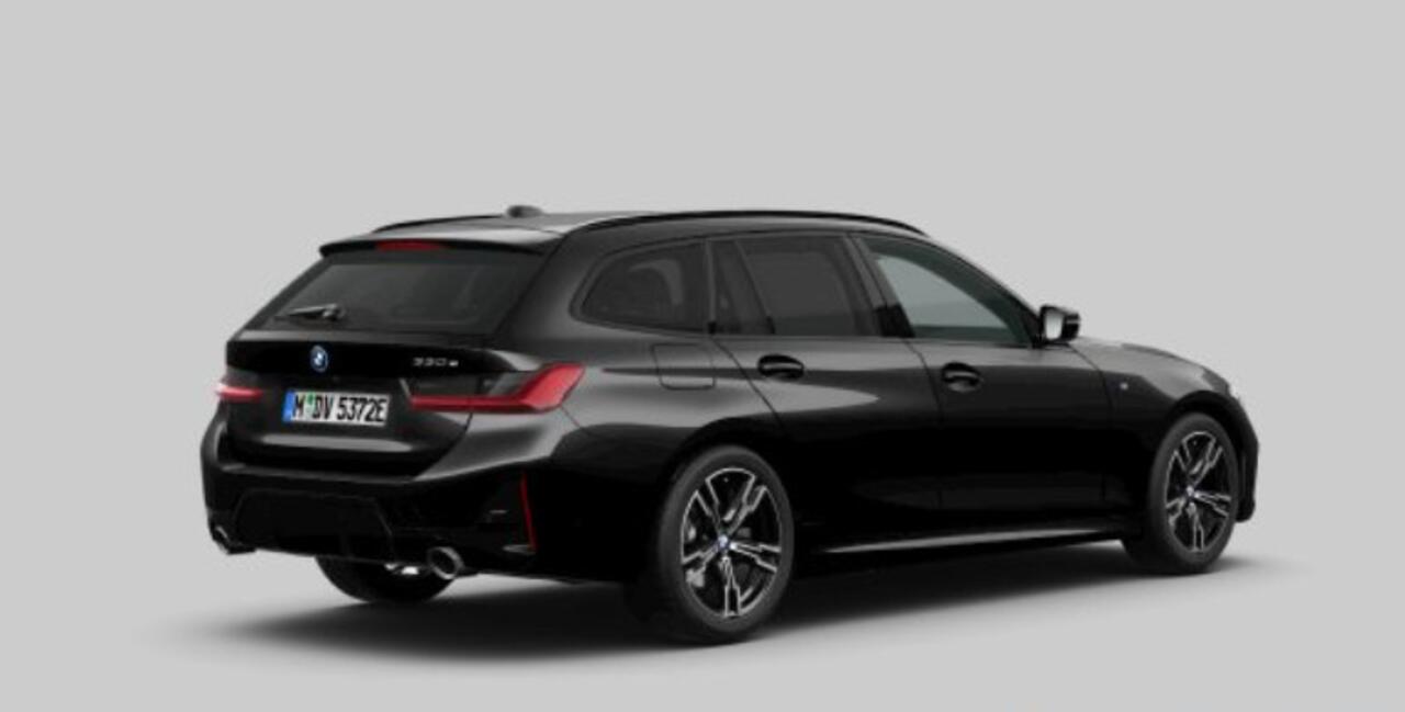 BMW 3-SERIE Touring 330e Long Range - M Sport - Elektrisch verstelbare/verwarmde stoelen - Comfort Access - Parking Assistant Plus - Active Cruise Control - Getinte Ruiten - zonneschermen achterportierramen -