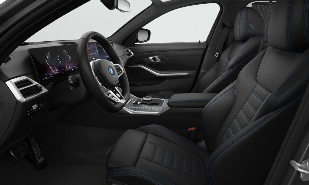 BMW 3-SERIE Touring 330e Long Range - M Sport - Elektrisch verstelbare/verwarmde stoelen - Comfort Access - Parking Assistant Plus - Active Cruise Control - Getinte Ruiten - zonneschermen achterportierramen -
