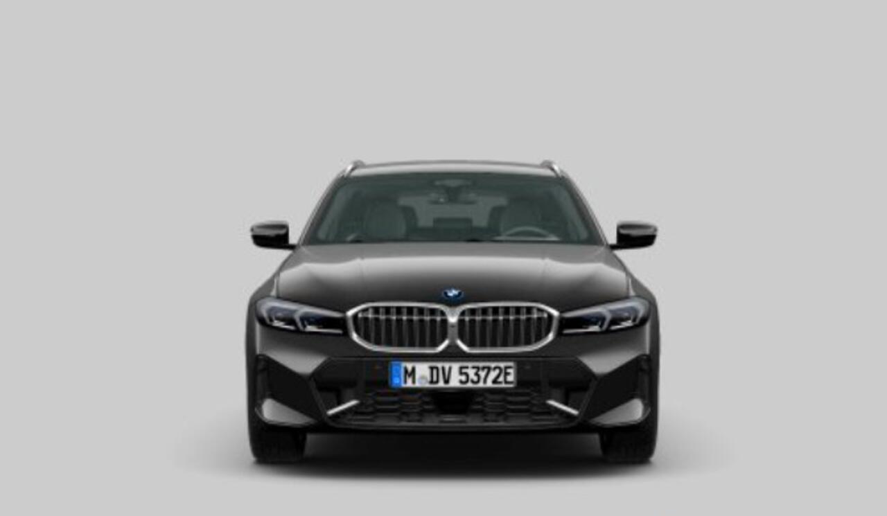 BMW 3-SERIE Touring 330e Long Range - M Sport - Elektrisch verstelbare/verwarmde stoelen - Comfort Access - Parking Assistant Plus - Active Cruise Control - Getinte Ruiten - zonneschermen achterportierramen -