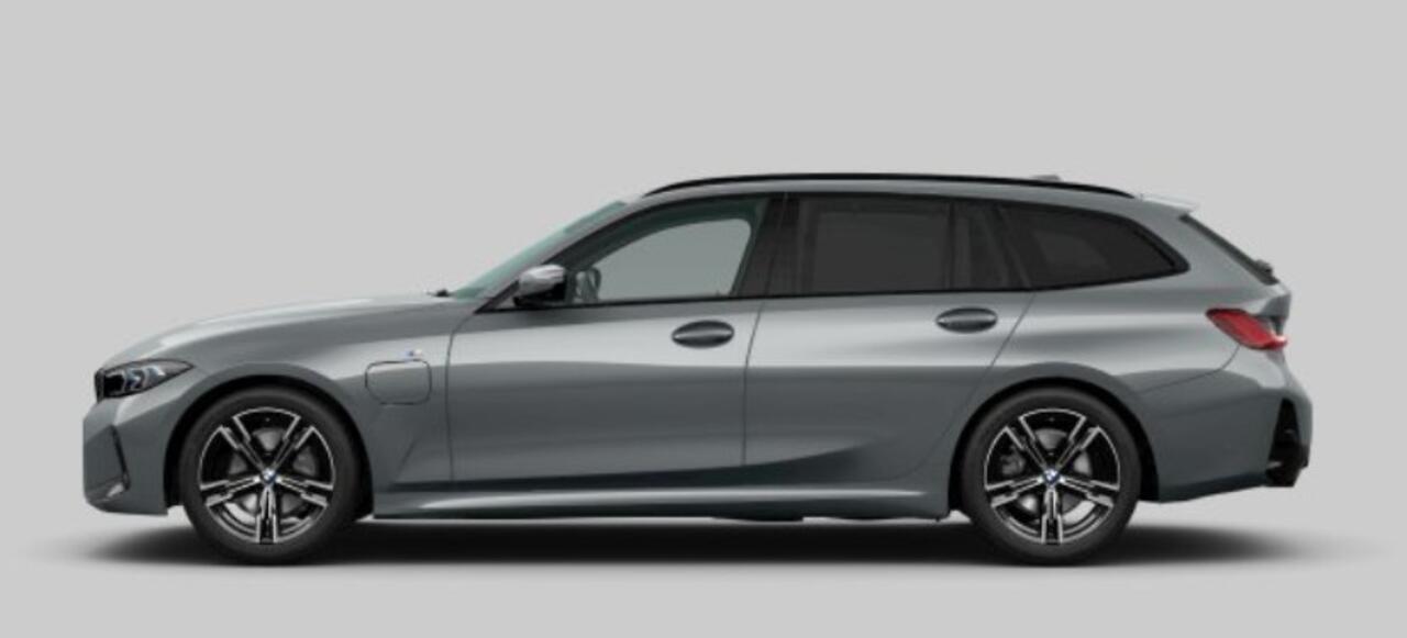 BMW 3-SERIE Touring 330e Long Range - M Sport - Elektrisch verstelbare/verwarmde stoelen - Comfort Access - Parking Assistant Plus - Active Cruise Control - Getinte Ruiten - zonneschermen achterportierramen -