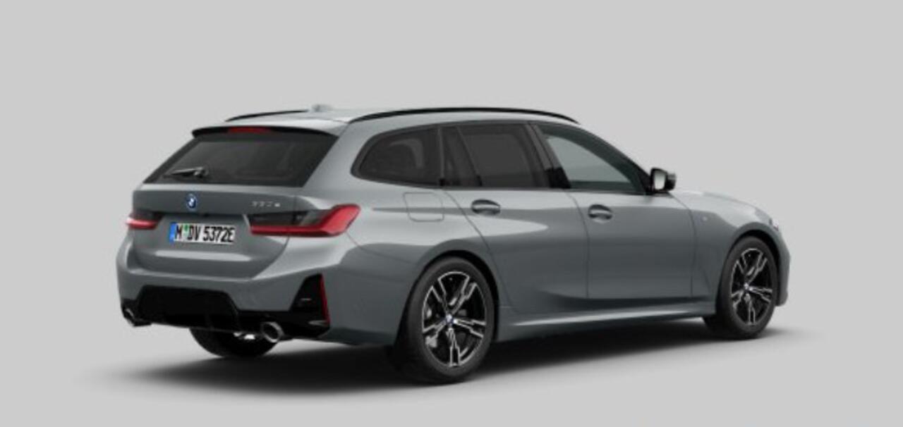 BMW 3-SERIE Touring 330e Long Range - M Sport - Elektrisch verstelbare/verwarmde stoelen - Comfort Access - Parking Assistant Plus - Active Cruise Control - Getinte Ruiten - zonneschermen achterportierramen -