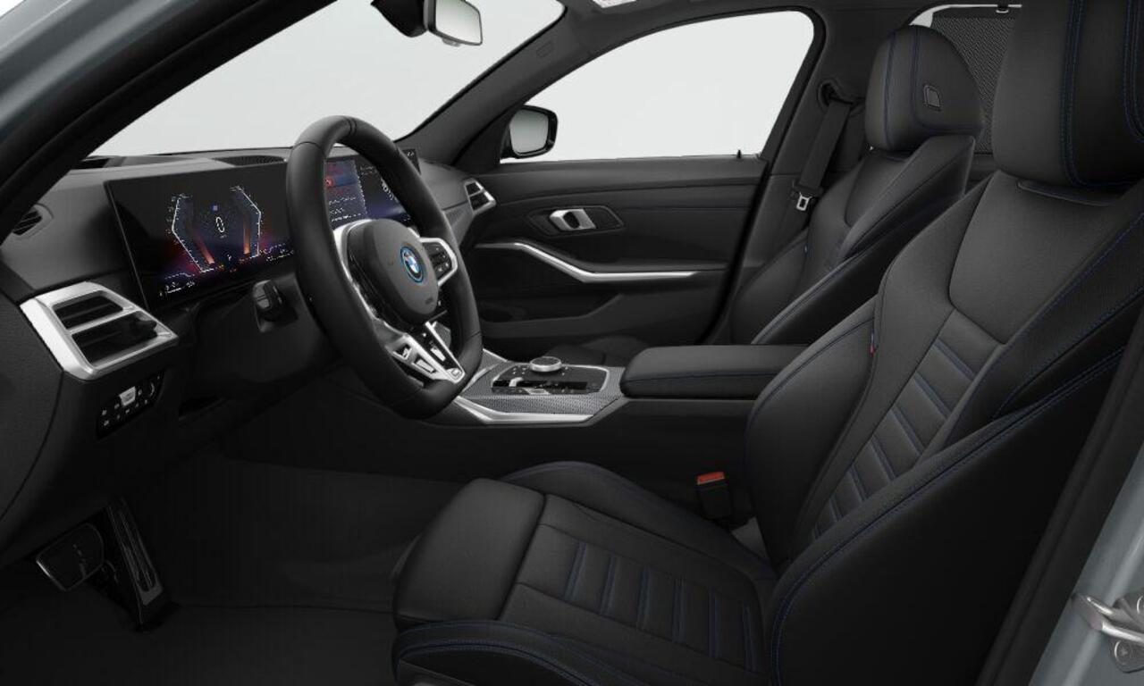 BMW 3-SERIE Touring 330e Long Range - M Sport - Elektrisch verstelbare/verwarmde stoelen - Comfort Access - Parking Assistant Plus - Active Cruise Control - Getinte Ruiten - zonneschermen achterportierramen -