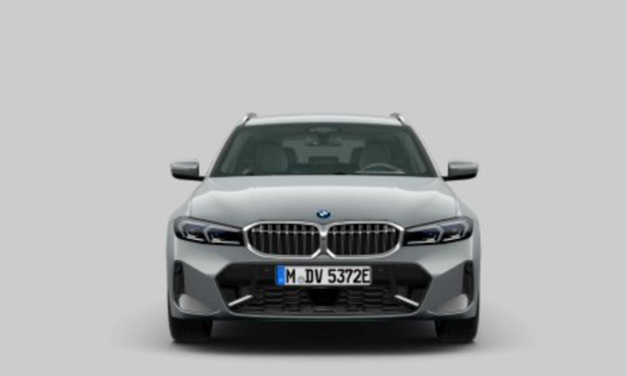 BMW 3-SERIE Touring 330e Long Range - M Sport - Elektrisch verstelbare/verwarmde stoelen - Comfort Access - Parking Assistant Plus - Active Cruise Control - Getinte Ruiten - zonneschermen achterportierramen -