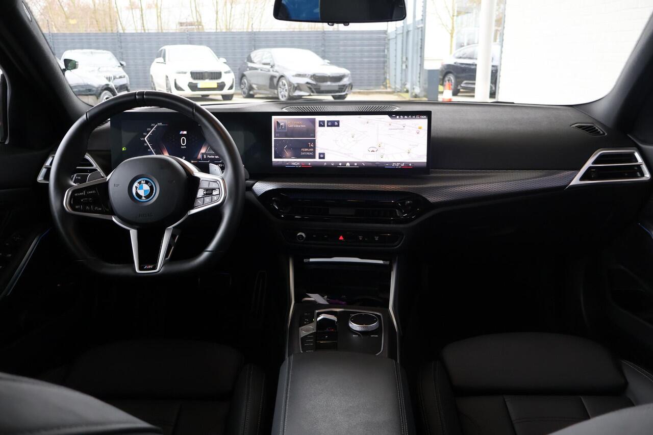 BMW 3-SERIE Touring 330e xDrive | M Sportpakket Pro | Stoelverwarming | Panorama Dak | Trekhaak