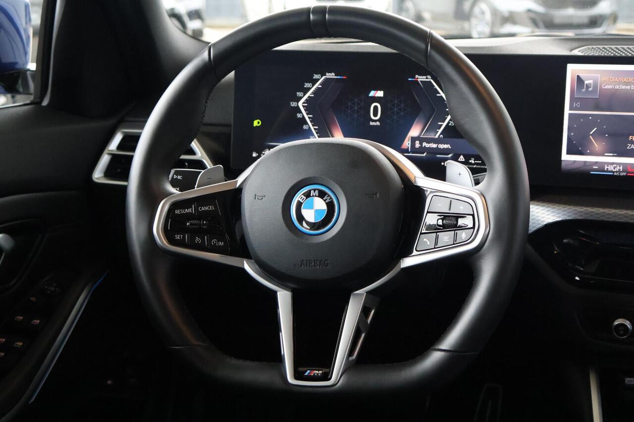 BMW 3-SERIE Touring 330e xDrive | M Sportpakket Pro | Stoelverwarming | Panorama Dak | Trekhaak