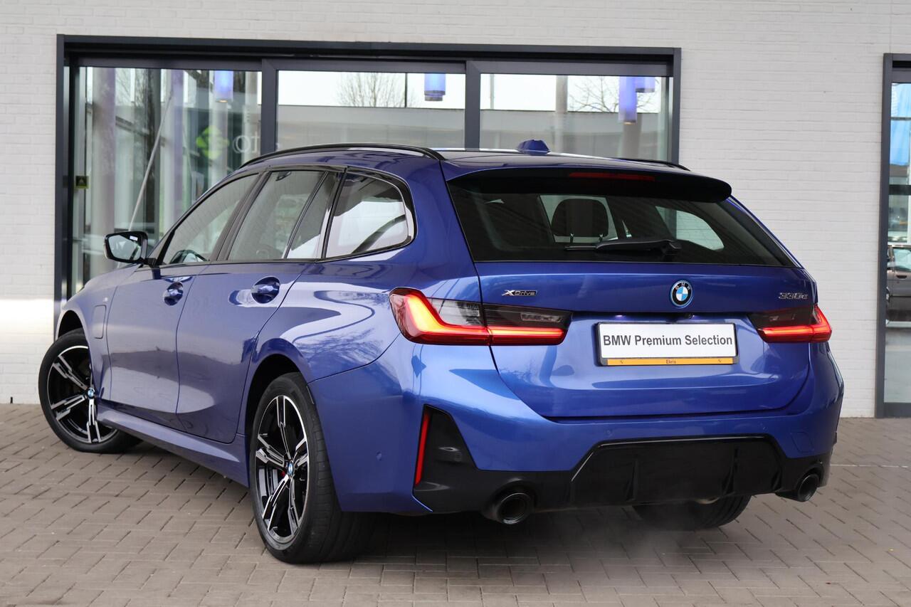 BMW 3-SERIE Touring 330e xDrive | M Sportpakket Pro | Stoelverwarming | Panorama Dak | Trekhaak