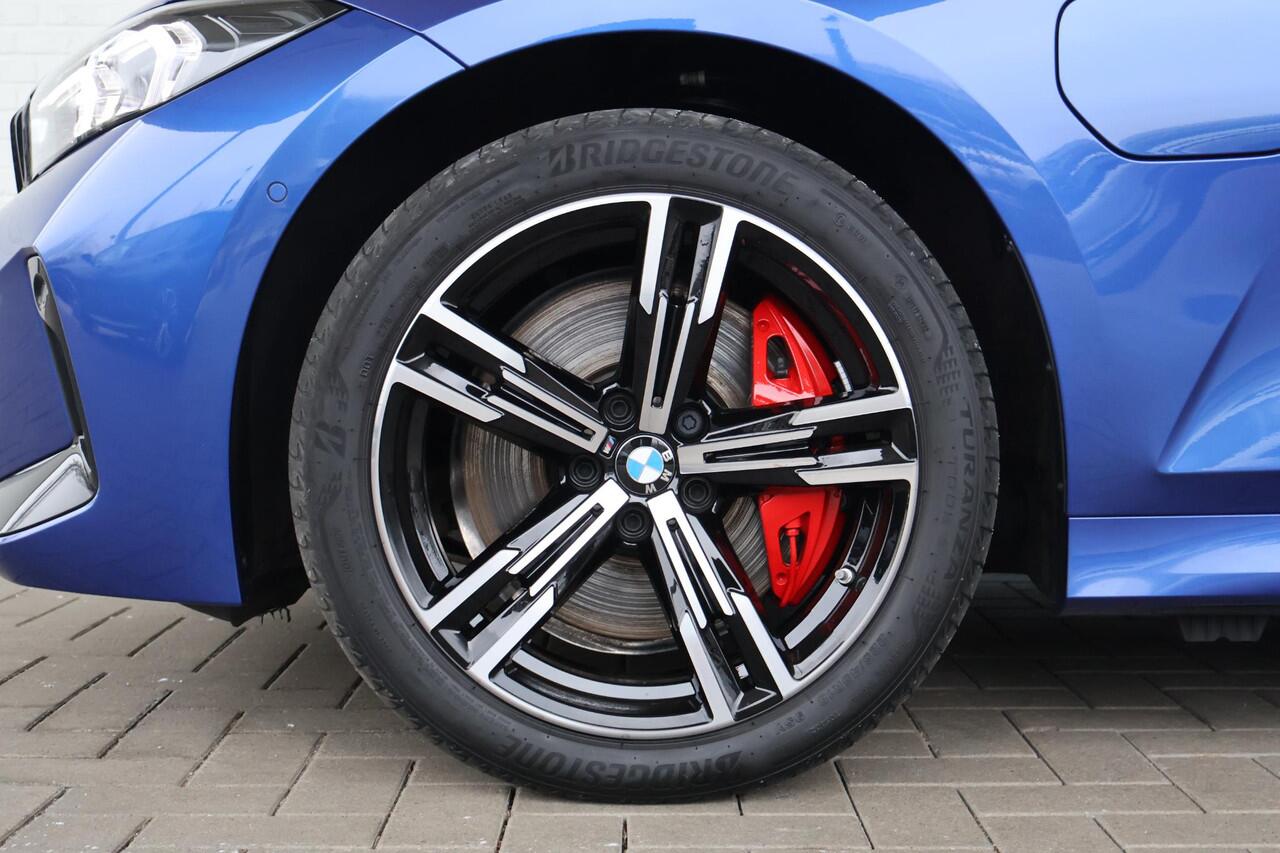 BMW 3-SERIE Touring 330e xDrive | M Sportpakket Pro | Stoelverwarming | Panorama Dak | Trekhaak