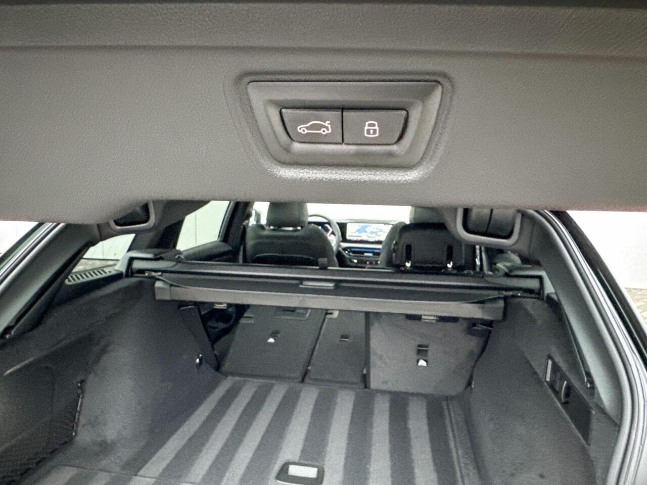 BMW 3-SERIE Touring 318i | M-Sportpakket | Panoramadak