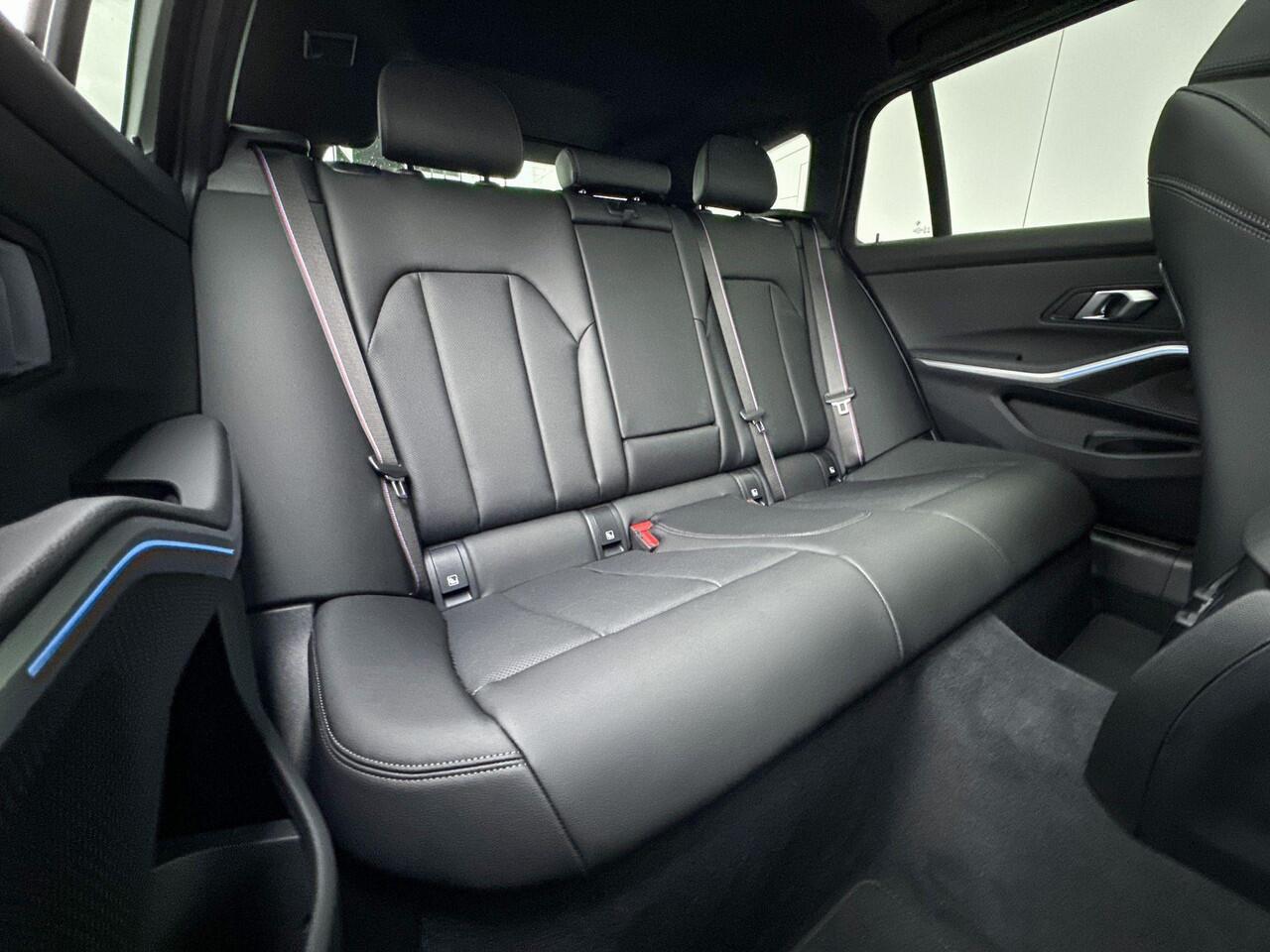 BMW 3-SERIE Touring 318i | M-Sportpakket | Panoramadak