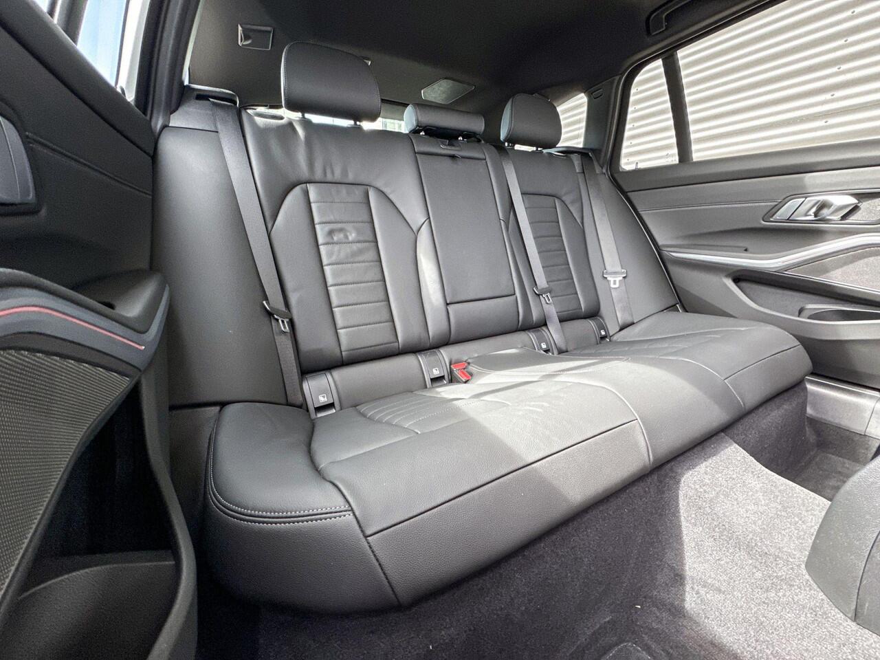 BMW 3-SERIE Touring 330e M Sportpakket / Innovation Pack / Comfort Pack