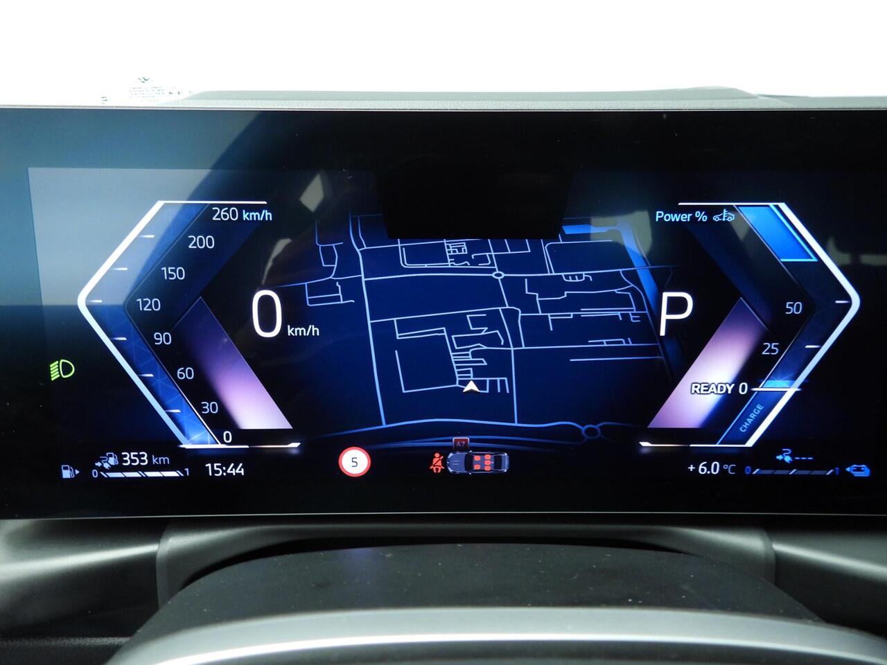 BMW 3-SERIE Sedan 330e | LED | HUD | Schuifdak | Stoelverwarming | Surround view | DAB | Alu 18 inch