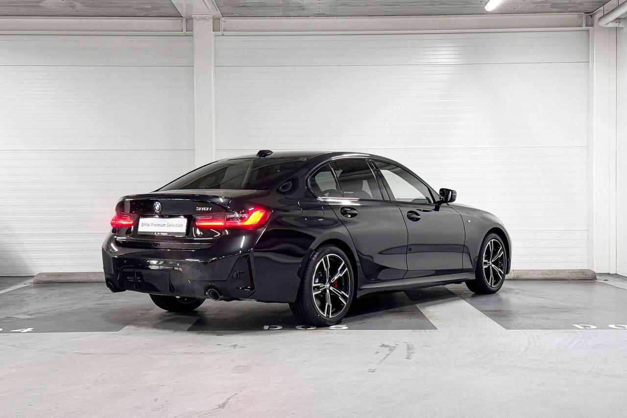 BMW 3-SERIE Sedan 318i | M-Sport Pro | Innovation Pack | Comfort Pack | Driving Assistant | Harman/kardon | Comfort Access
