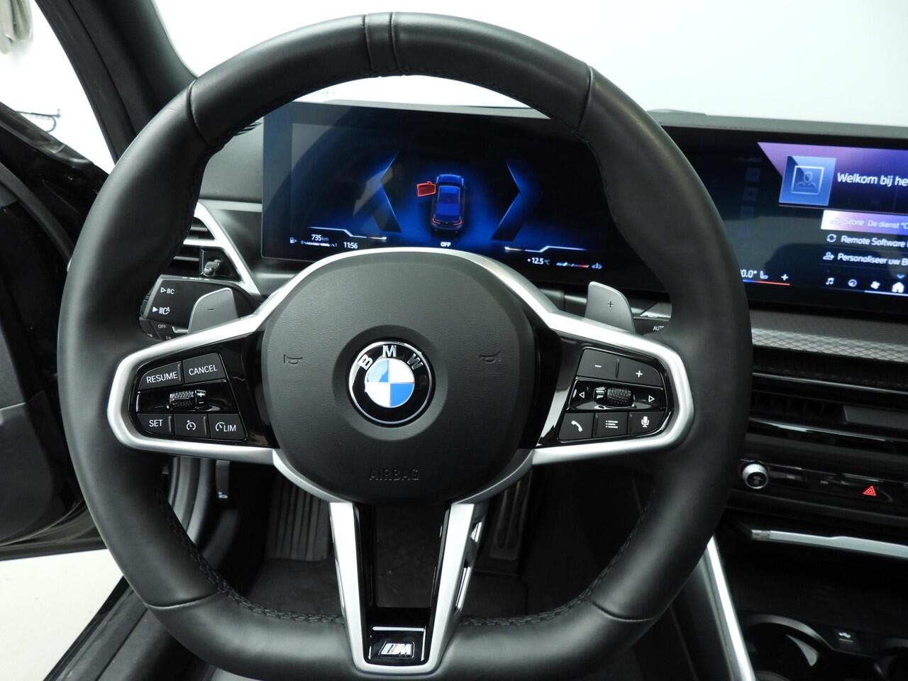 BMW 3-SERIE Sedan 318i | M-Sportpakket | LED | Navigatie | Schuifdak | Trekhaak | Stoelverwarming | DAB | Alu 18 inch