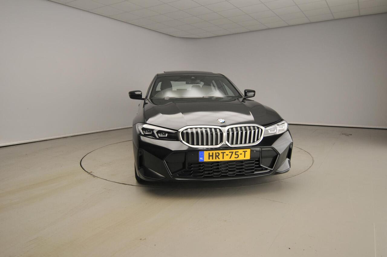 BMW 3-SERIE Sedan 318i | M-Sportpakket | LED | Navigatie | Schuifdak | Trekhaak | Stoelverwarming | DAB | Alu 18 inch