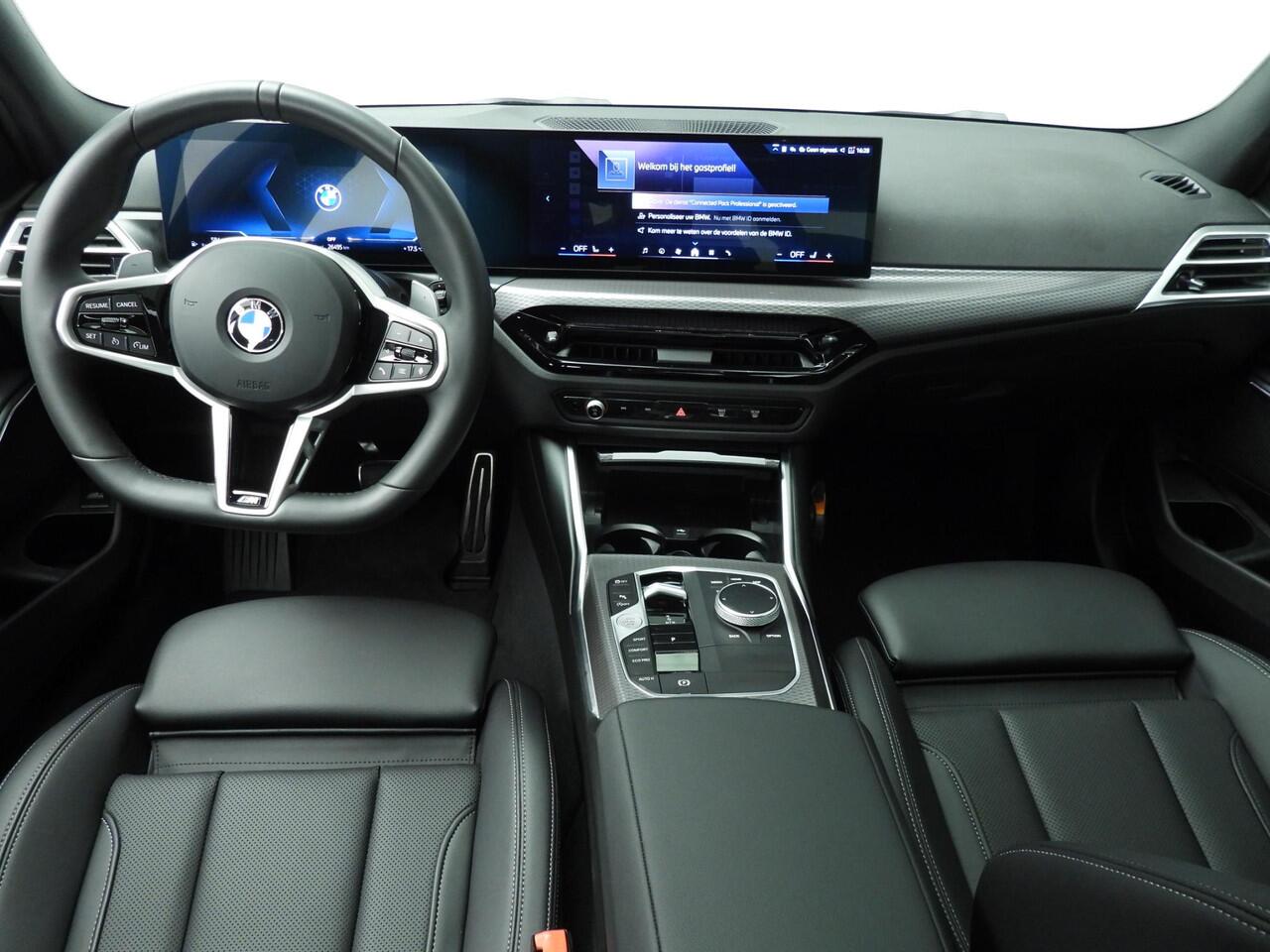 BMW 3-SERIE Sedan 318i | M-Sportpakket | LED | Navigatie | Trekhaak | Schuifdak | Stoelverwarming | Keyles go | DAB | Alu 19 inch