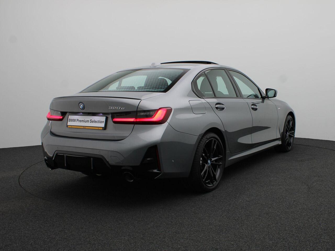 BMW 3-SERIE Sedan 320e M Sportpakket Pro | Innovation Pack | Entertainment Pack | Stuurwielrand Verwarmd | DAB | HiFi | 19''