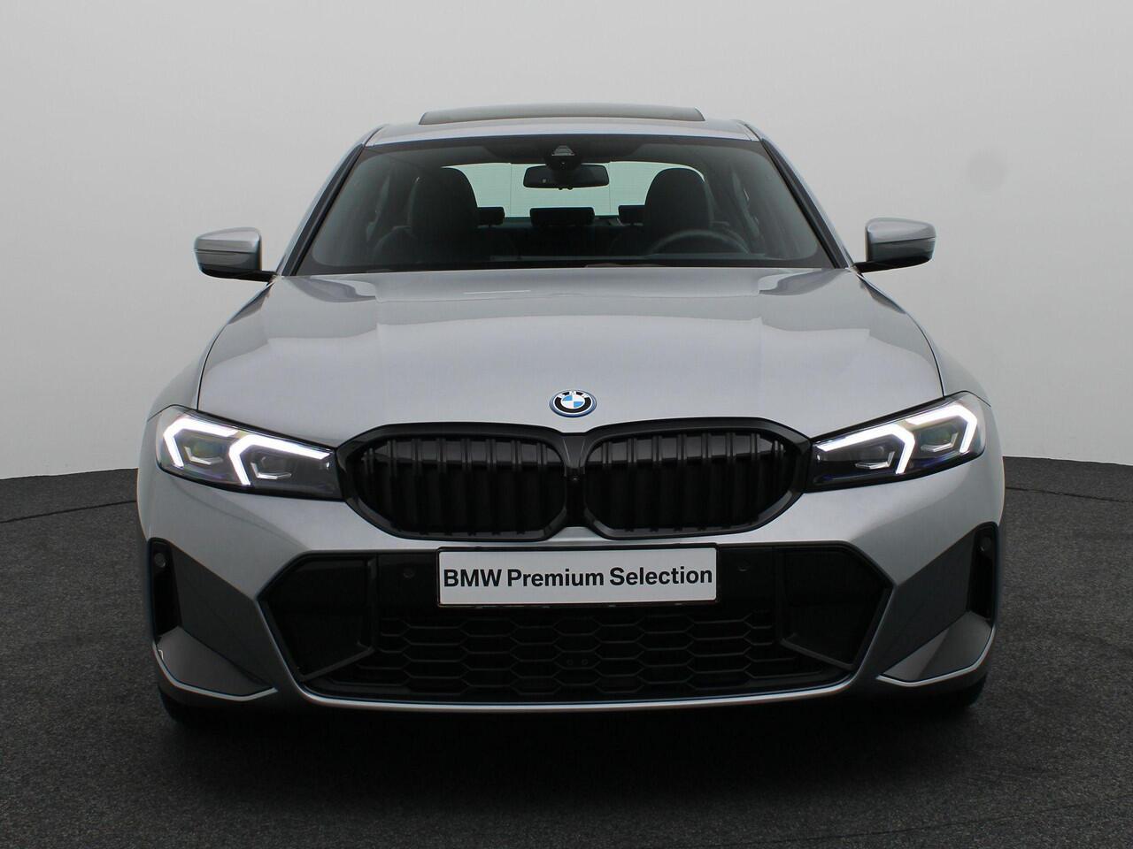 BMW 3-SERIE Sedan 320e M Sportpakket Pro | Innovation Pack | Entertainment Pack | Stuurwielrand Verwarmd | DAB | HiFi | 19''
