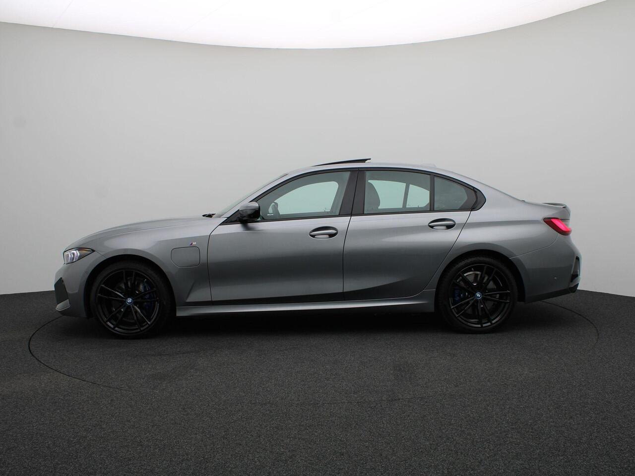 BMW 3-SERIE Sedan 320e M Sportpakket Pro | Innovation Pack | Entertainment Pack | Stuurwielrand Verwarmd | DAB | HiFi | 19''