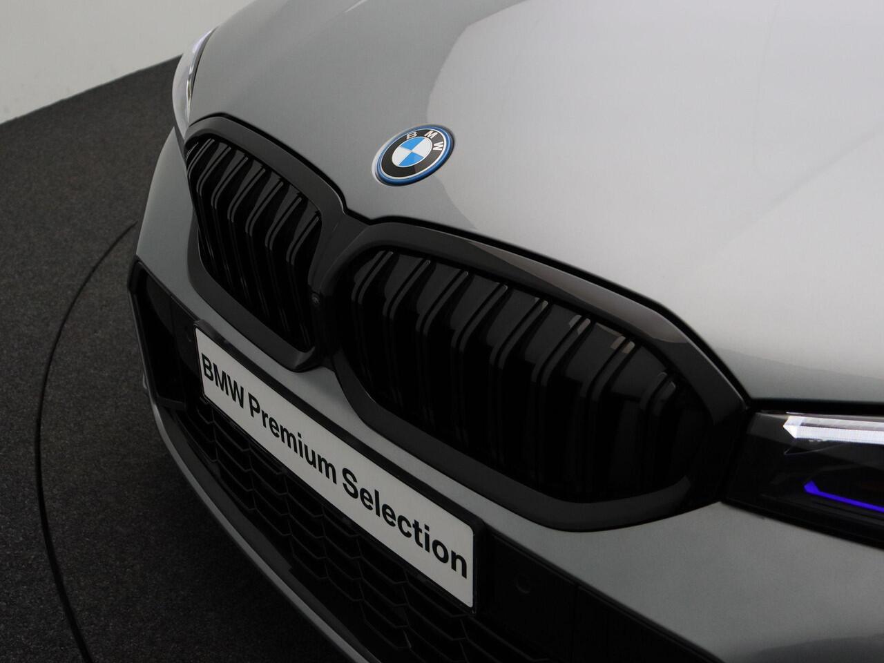 BMW 3-SERIE Sedan 320e M Sportpakket Pro | Innovation Pack | Entertainment Pack | Stuurwielrand Verwarmd | DAB | HiFi | 19''