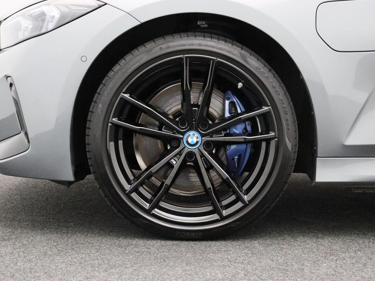 BMW 3-SERIE Sedan 320e M Sportpakket Pro | Innovation Pack | Entertainment Pack | Stuurwielrand Verwarmd | DAB | HiFi | 19''