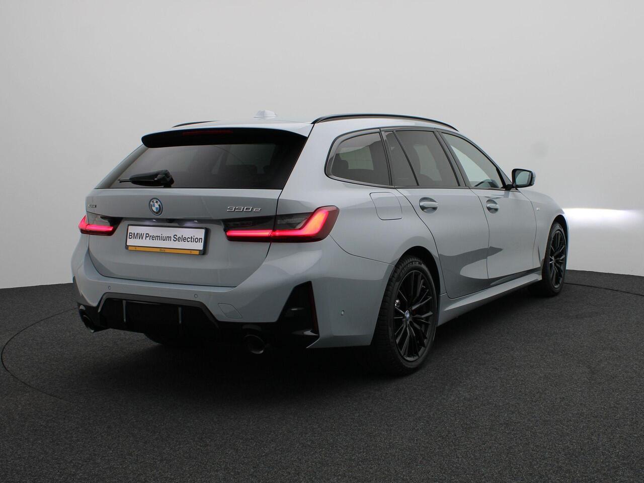 BMW 3-SERIE Touring 330e xDrive M Sportpakket Pro | Driving Assistant | HIFI | Elek. stoelen incl. Memory | 19"
