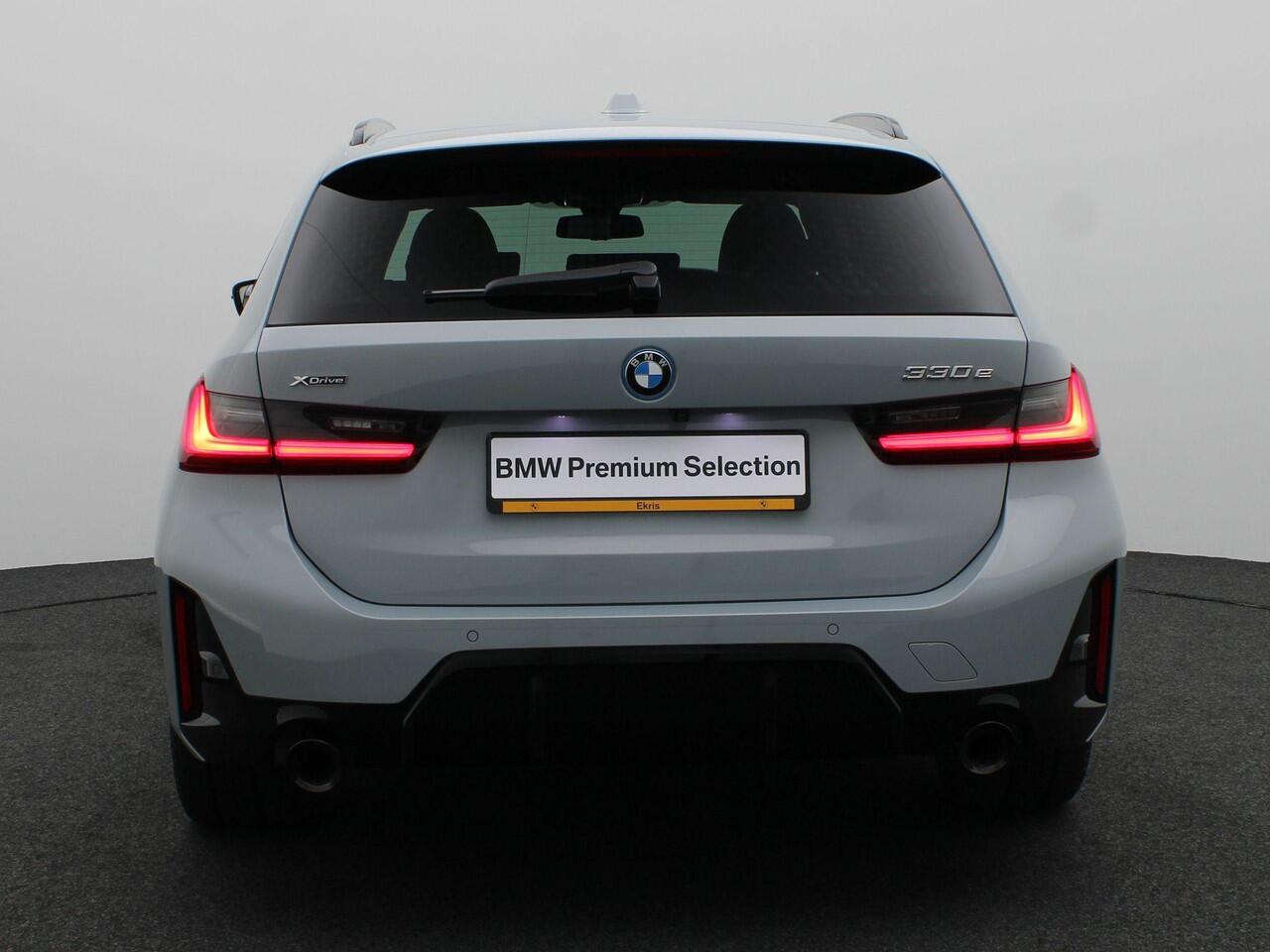 BMW 3-SERIE Touring 330e xDrive M Sportpakket Pro | Driving Assistant | HIFI | Elek. stoelen incl. Memory | 19"