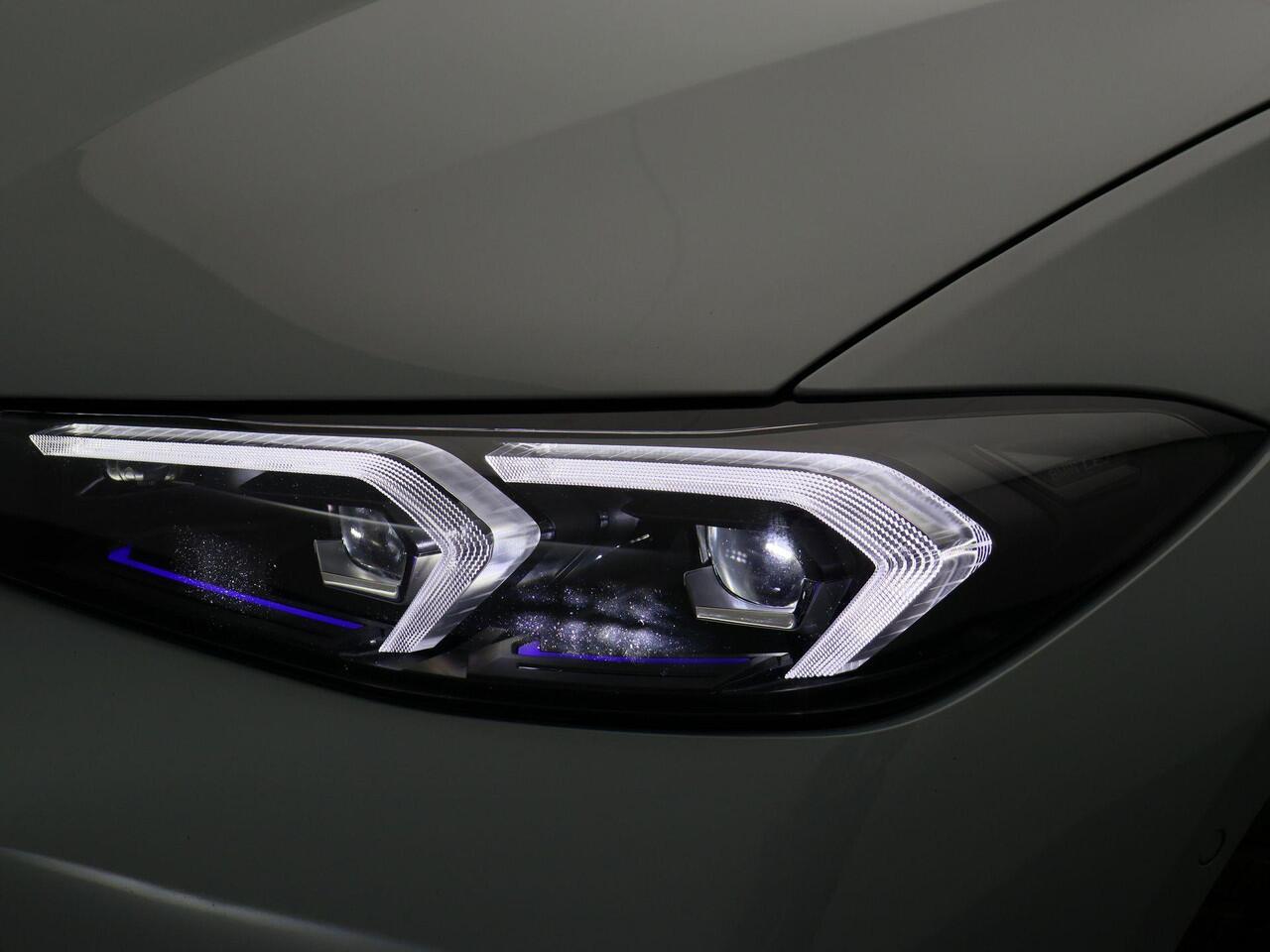 BMW 3-SERIE Touring 330e xDrive M Sportpakket Pro | Driving Assistant | HIFI | Elek. stoelen incl. Memory | 19"