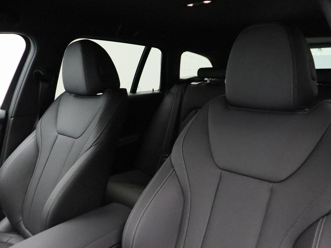 BMW 3-SERIE Touring 330e xDrive M Sportpakket Pro | Driving Assistant | HIFI | Elek. stoelen incl. Memory | 19"