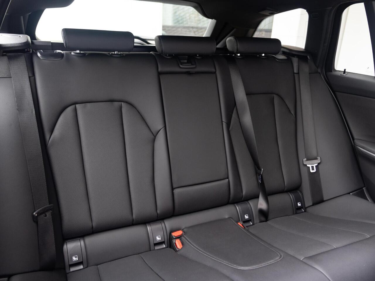 BMW 3-SERIE Touring 330e M Sportpakket | Comfort Pack | Panoramadak | Comfort Access | Achteruitrijcamera | 18'' | Trekhaak