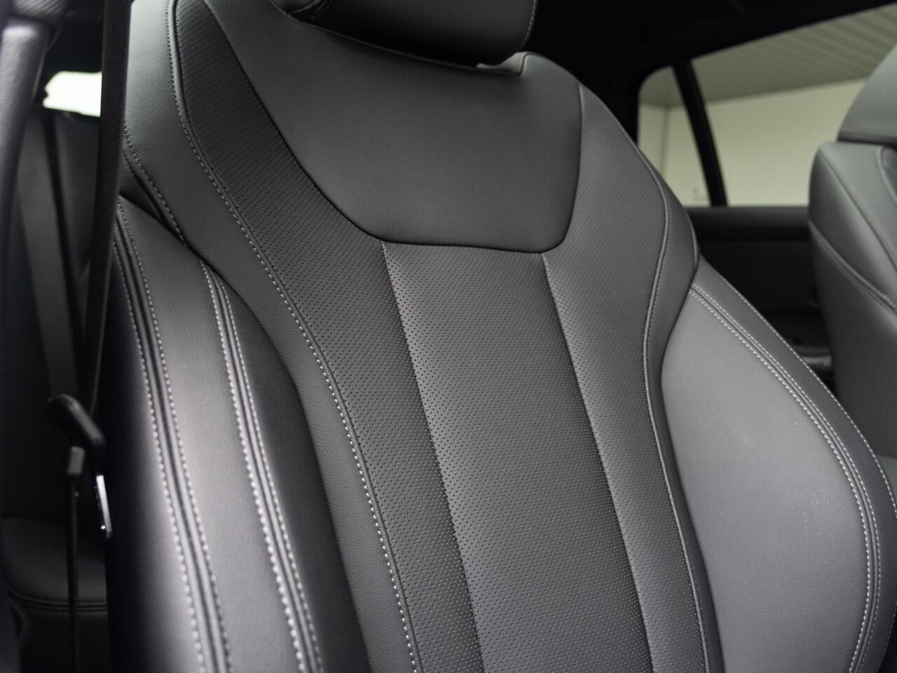 BMW 3-SERIE Touring 330e M Sportpakket | Comfort Pack | Panoramadak | Comfort Access | Achteruitrijcamera | 18'' | Trekhaak