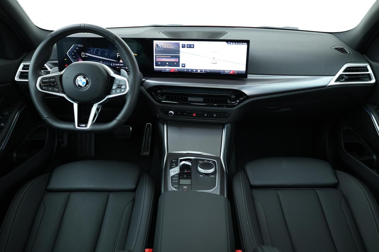 BMW 3-SERIE 320i / M-Sportpakket / PDC / Achteruitrij Camera / Verwarmde Voorstoelen / Adaptieve Led / schuif-kanteldak / Lentevoordeel
