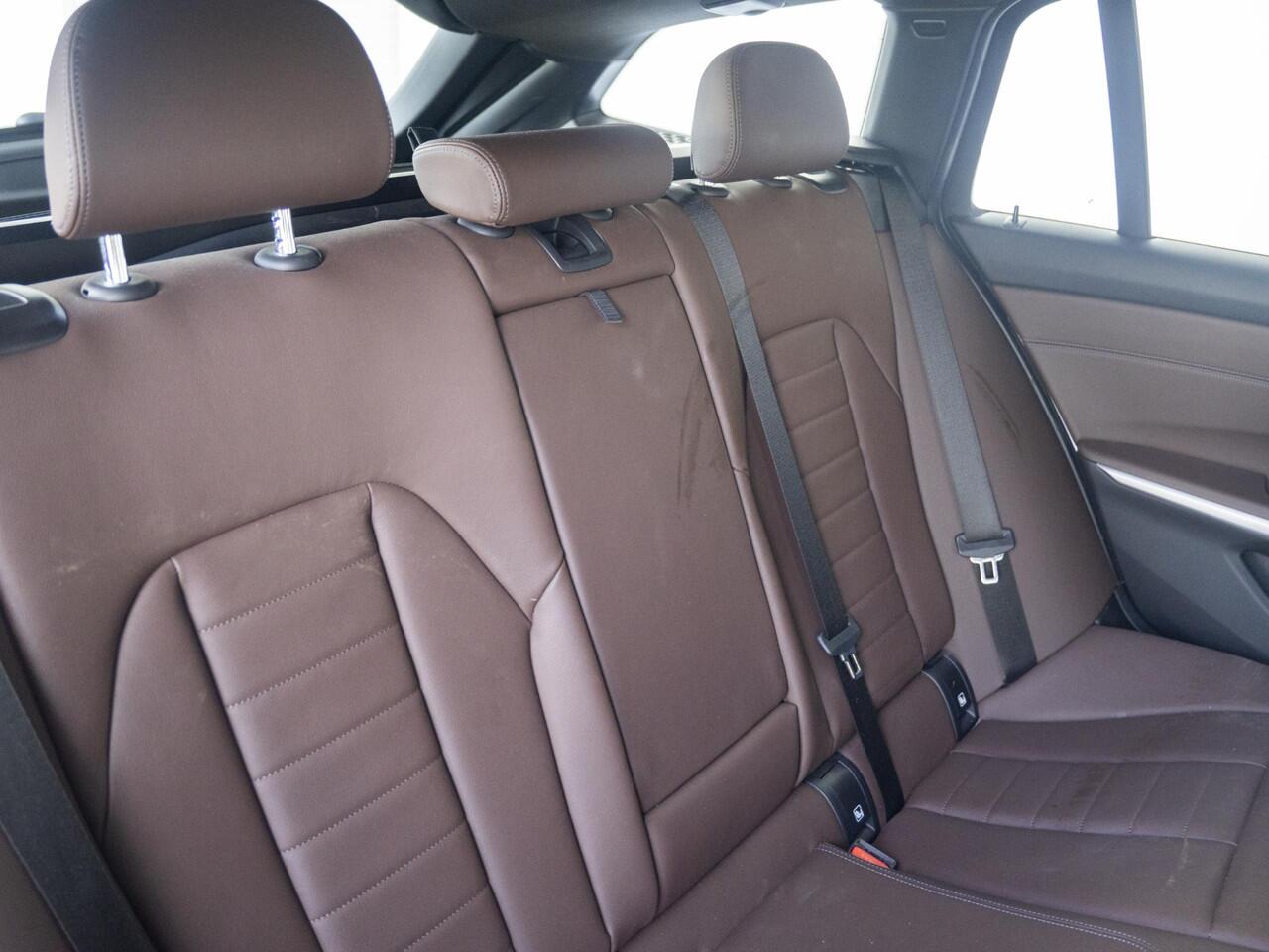 BMW 3-SERIE Touring 320i | M Sportpakket | Elektrisch verwarmde voorstoelen | Sportstoelen | Lentevoordeel
