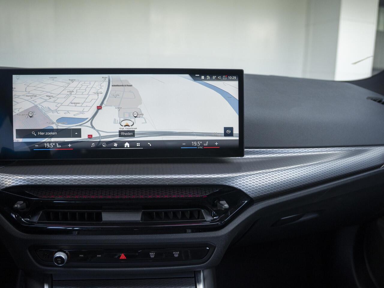 BMW 3-SERIE Touring 320i | M Sportpakket | Elektrisch verwarmde voorstoelen | Sportstoelen | Lentevoordeel