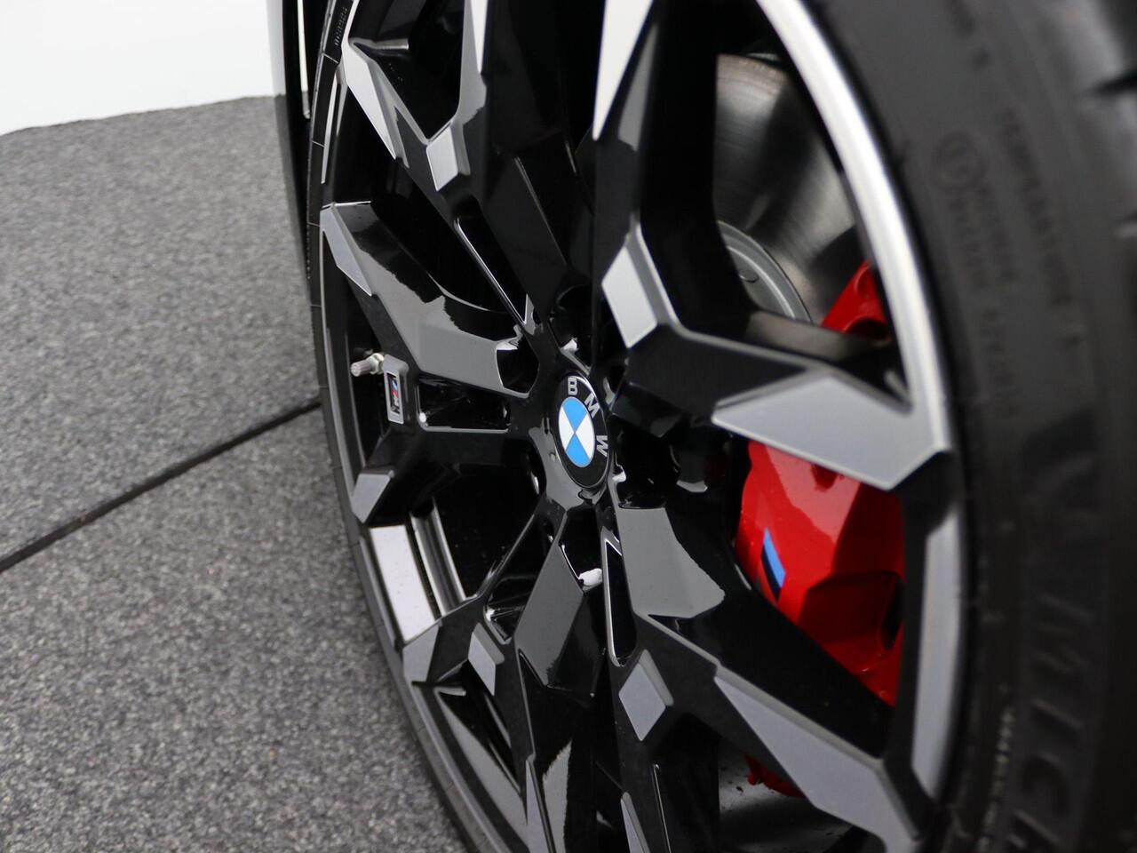 BMW 3-SERIE 330e Touring | M Sportpakket Pro | Comfort Pack | Innovation Pack