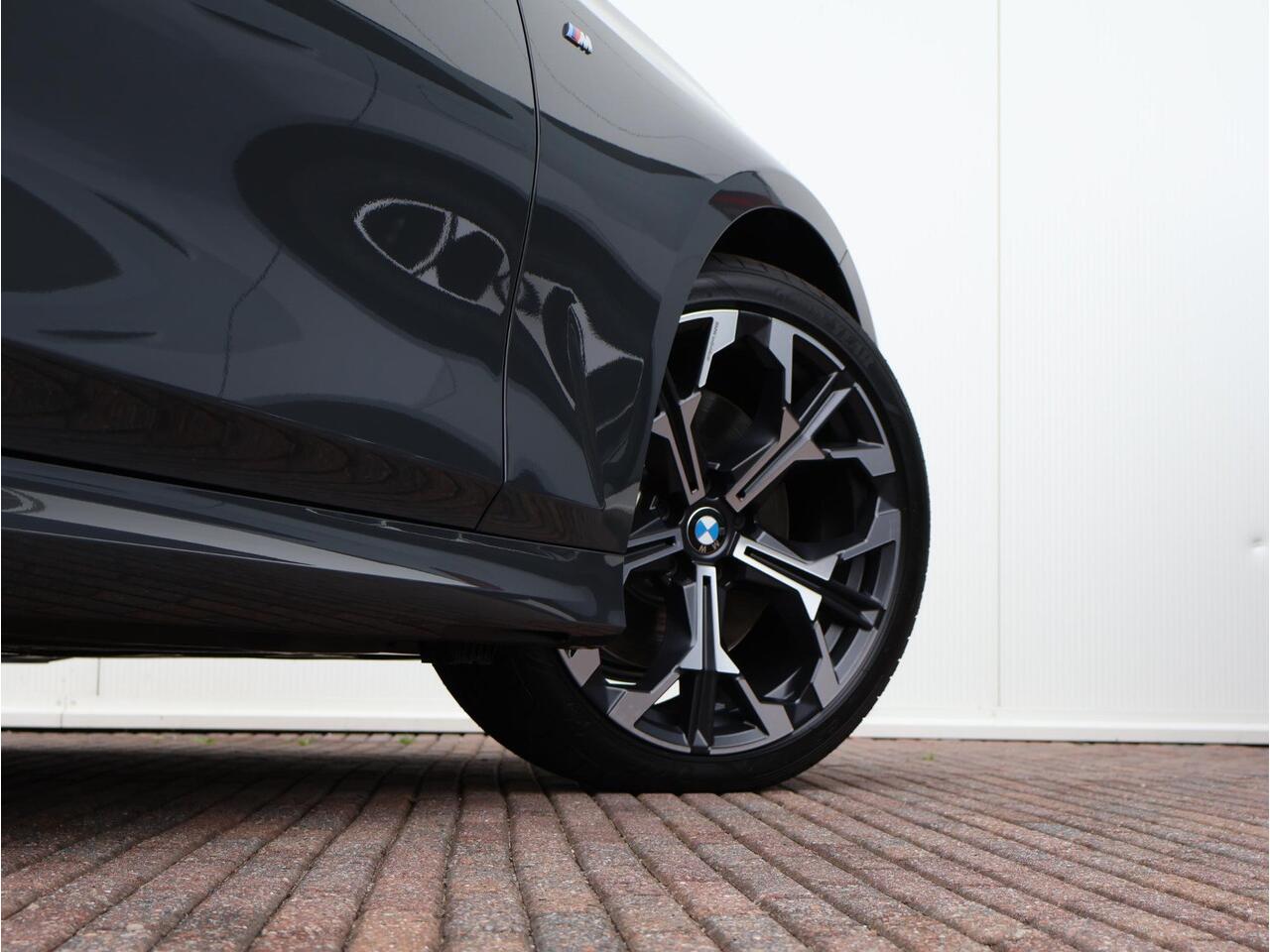 BMW 3-SERIE 320i M Sportpakket Pro | Innovation Pack l Showroom Selection