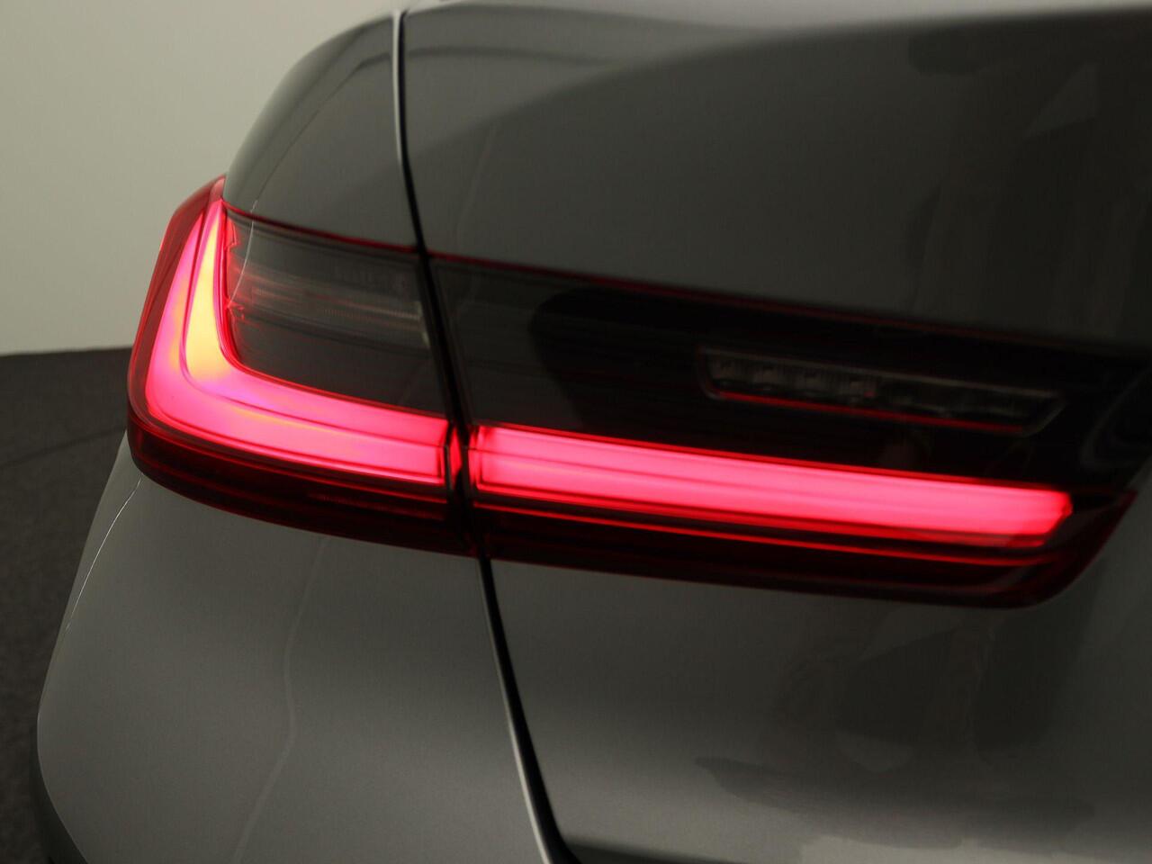 BMW 3-SERIE 320i Sedan | M Sportpakket Pro | Innovation Pack | Comfort Pack | Showroom Selection