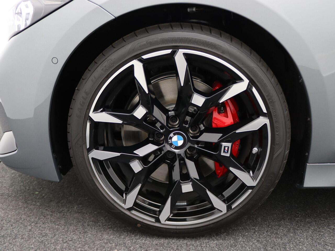 BMW 3-SERIE 320i Sedan | M Sportpakket Pro | Innovation Pack | Comfort Pack | Showroom Selection