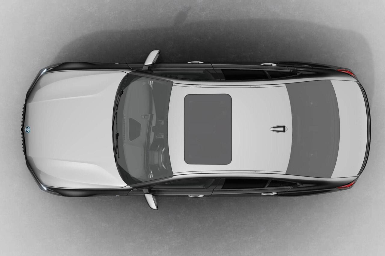 BMW 3-SERIE Sedan 330e | M Sport Pro | Comfort Pack | Active Cruise Control | Elektrisch bedienbaar glazen schuif-/kanteldak