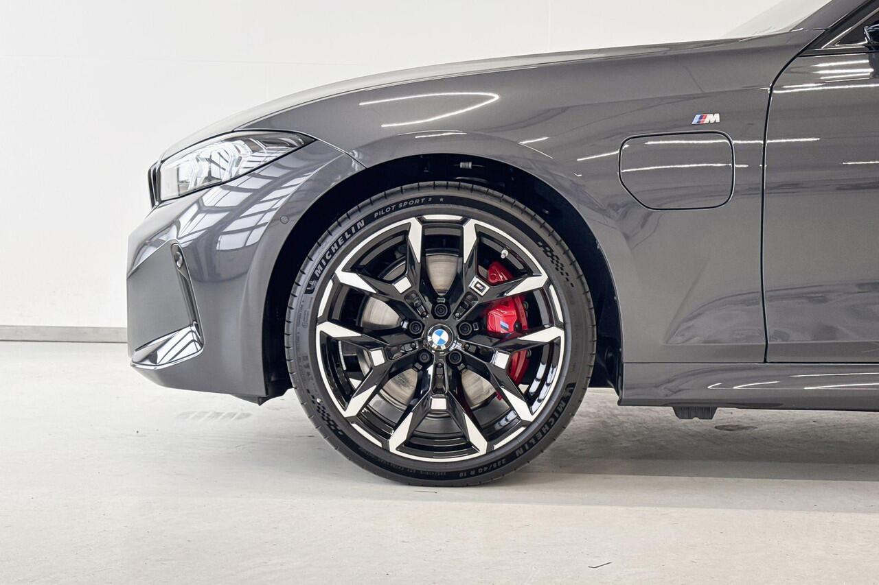 BMW 3-SERIE Touring 330e M Sport Edition | M Sportpakket Pro | Innovation Pack | Comfort Pack | Trekhaak