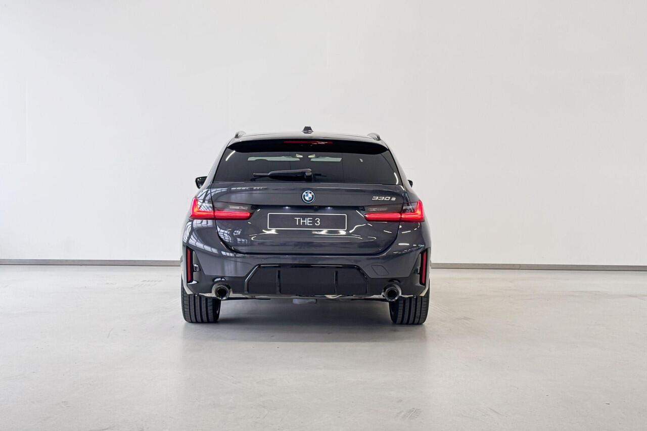 BMW 3-SERIE Touring 330e M Sport Edition | M Sportpakket Pro | Innovation Pack | Comfort Pack | Trekhaak