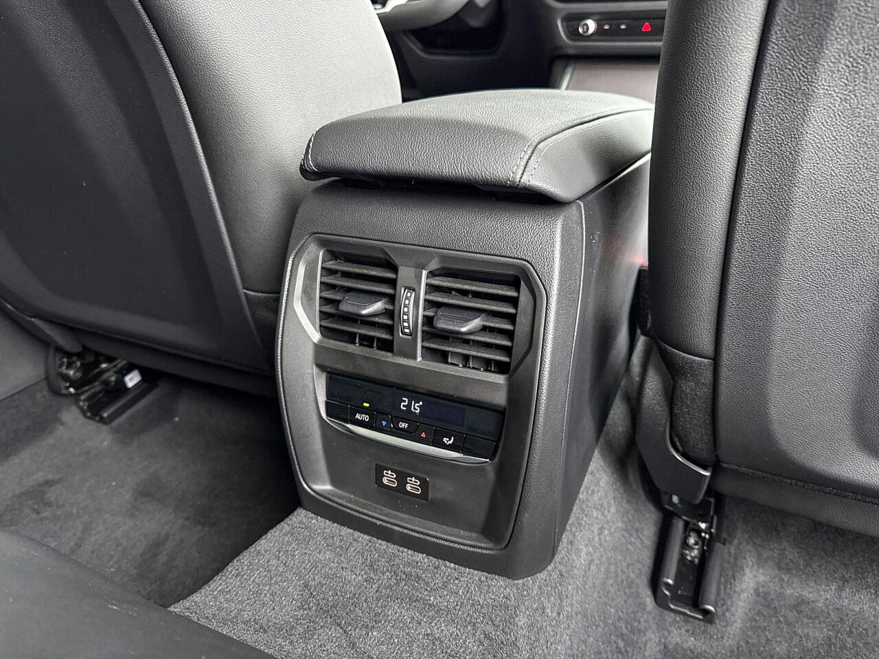 BMW 3-SERIE Touring 330e M Sport Edition | M Sportpakket Pro | Innovation Pack | Comfort Pack | Trekhaak