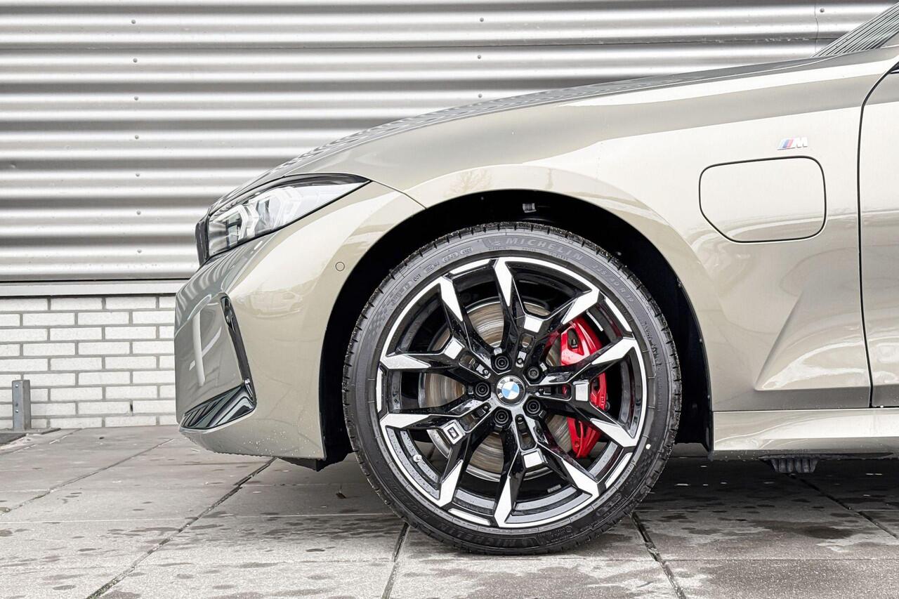 BMW 3-SERIE Touring 330e M Sport Edition | M Sportpakket Pro | Innovation Pack | Comfort Pack | Trekhaak