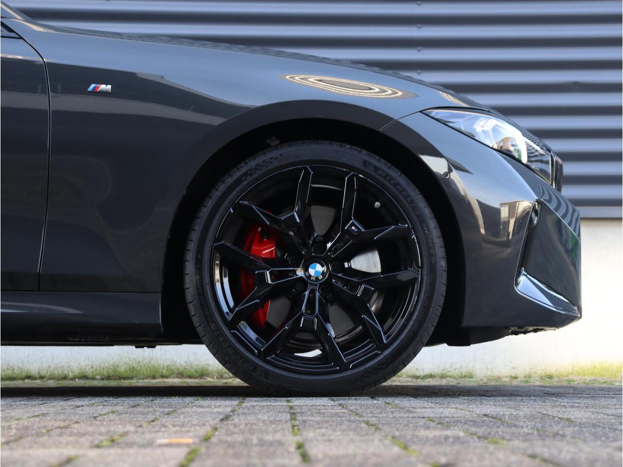 BMW 3-SERIE Touring 320i | M Sportpakket Pro | Panodak | Trekhaak | Head-Up | Driving Assistant Prof. | Harman Kardon | Comfort Access | Verwarmd Stuurwiel | 19'' LMV | Ekris Selection